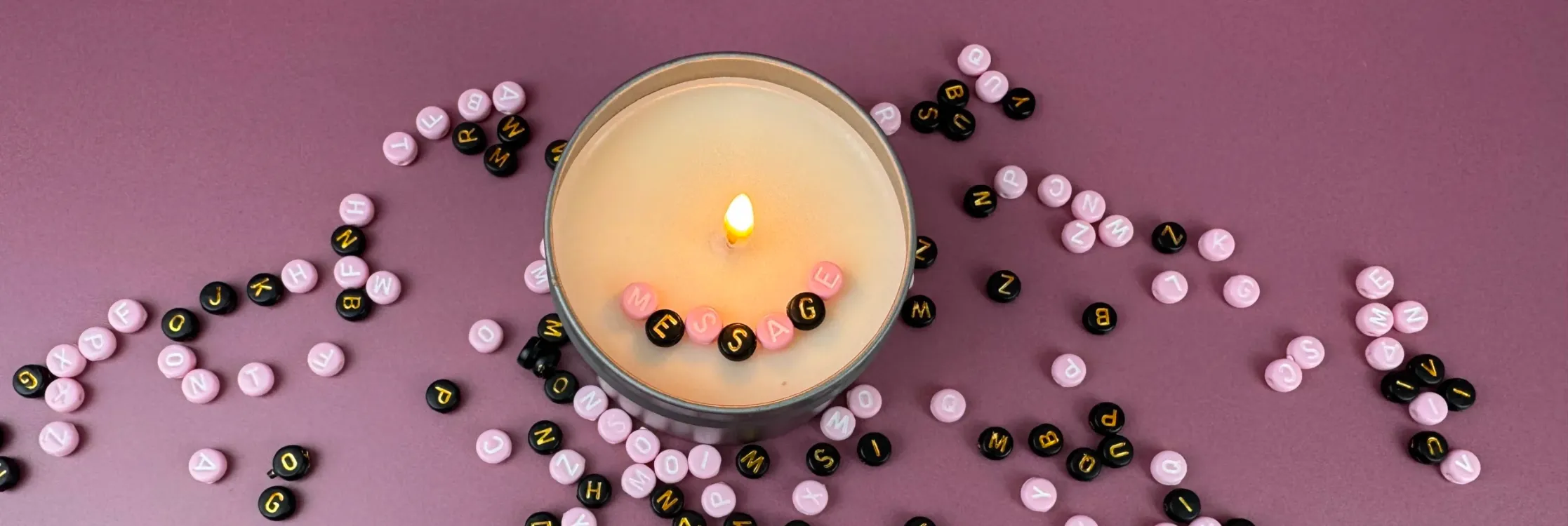 une-bougie-surprise-avec-un-message-caché-à-l'interieur